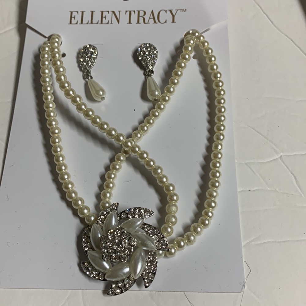 Ellen Tracy Jewelry set- rhinestone and crystal pearls necklace earrings. P8